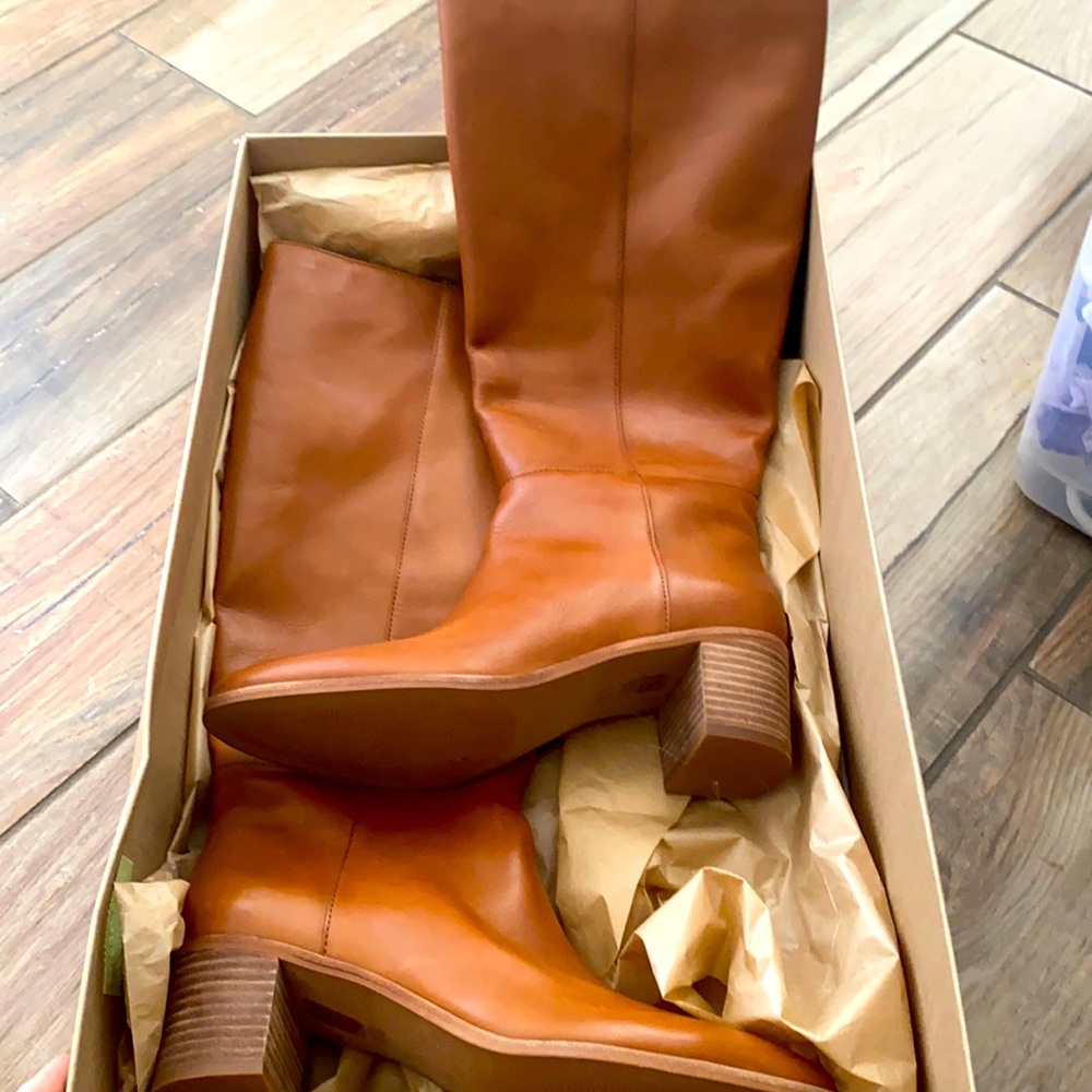 New in box 100% leather Madewell boots size 8.5